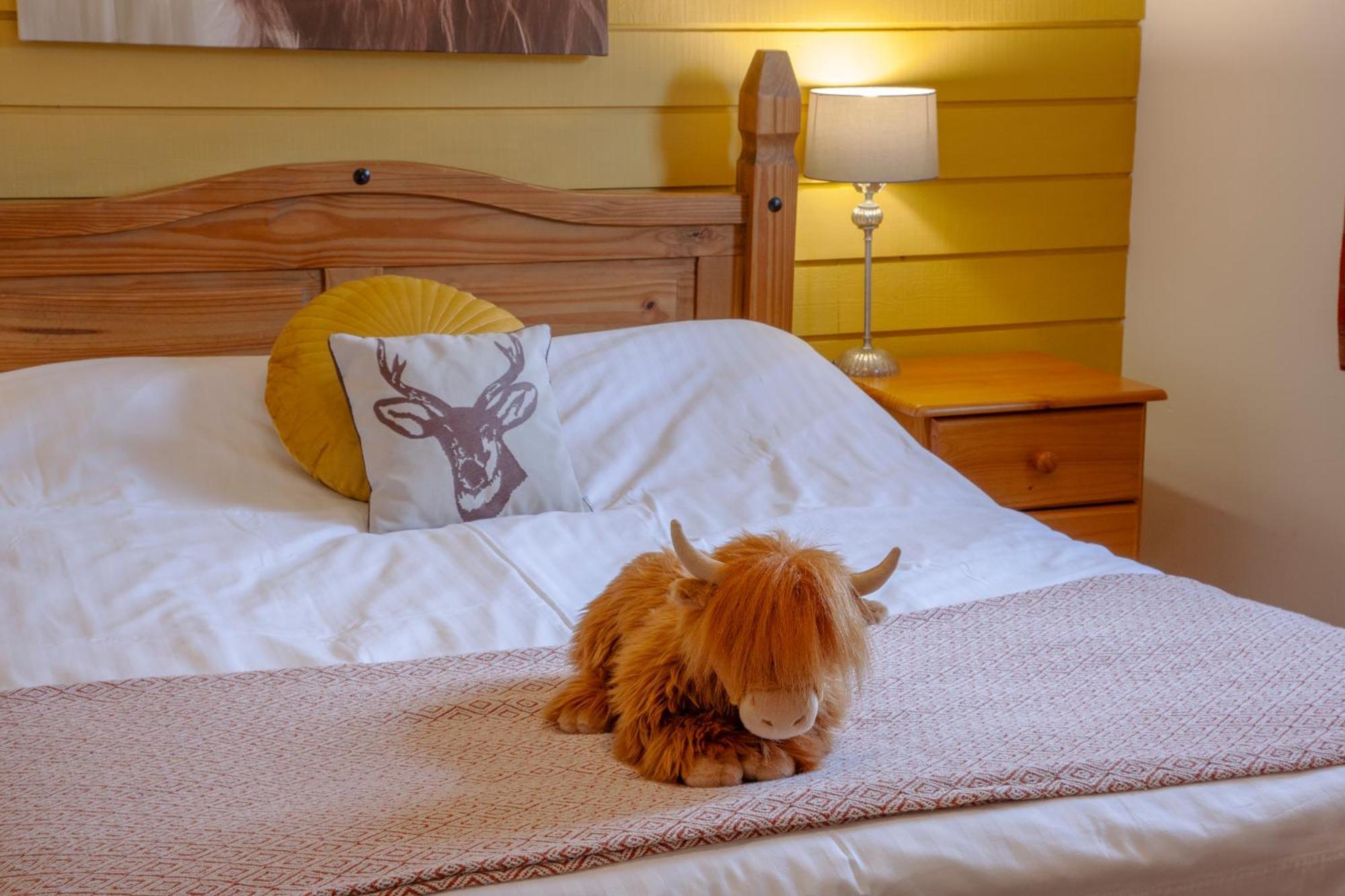 Appin Holiday Homes -Caravans, Lodges, Shepherds Hut And Train Carriage Stays Exterior photo