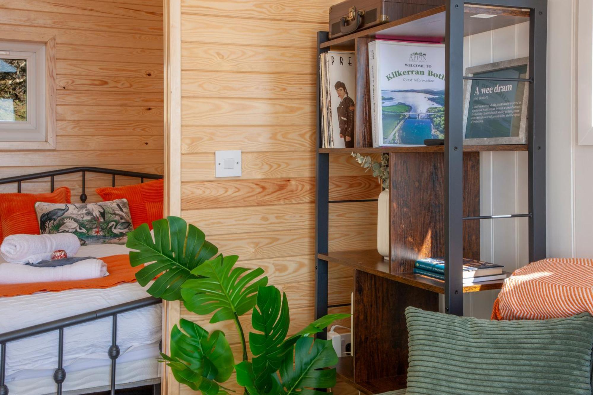 Appin Holiday Homes -Caravans, Lodges, Shepherds Hut And Train Carriage Stays Exterior photo