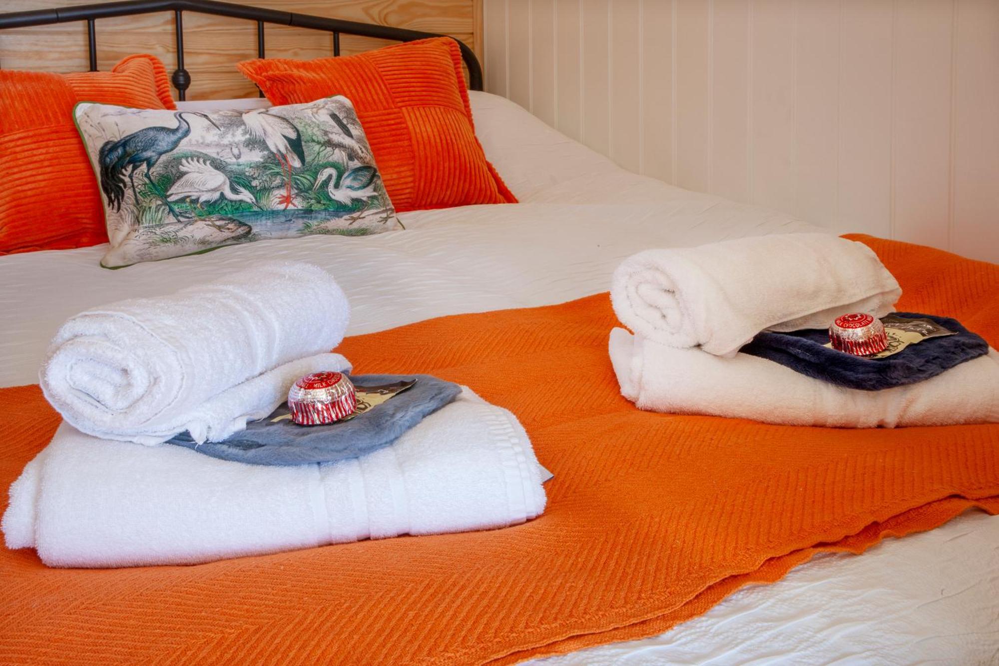 Appin Holiday Homes -Caravans, Lodges, Shepherds Hut And Train Carriage Stays Exterior photo