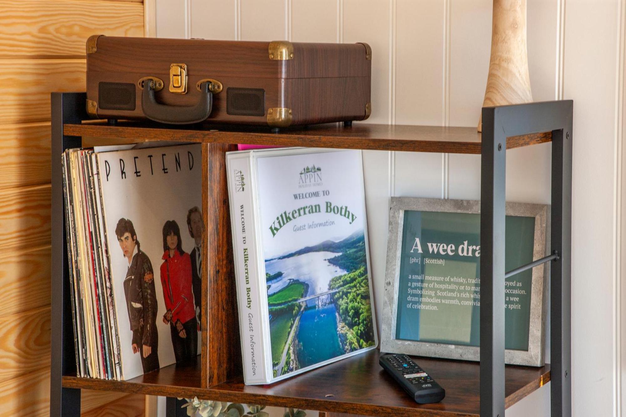 Appin Holiday Homes -Caravans, Lodges, Shepherds Hut And Train Carriage Stays Exterior photo